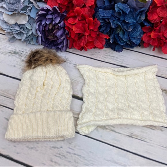 Infant/Baby White Hat with Pom Pom & Ring Scarf - Picture 4 of 12